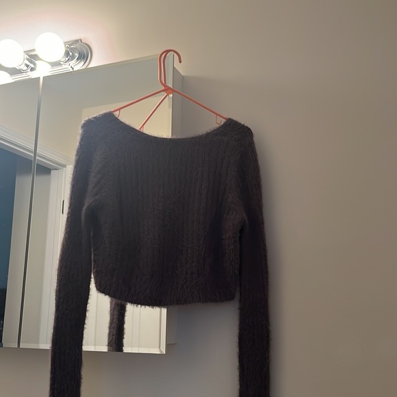 Cozy gray cropped sweater - Picture 2 of 3
